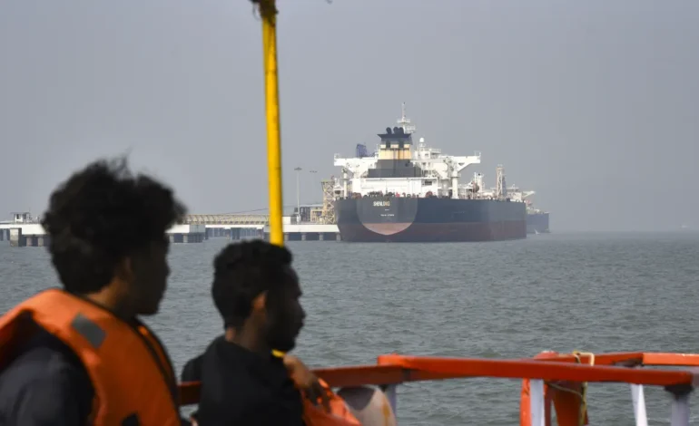 Traffic starts trickling through Strait of Hormuz