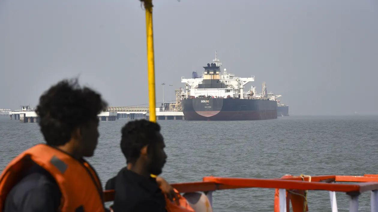 Traffic starts trickling through Strait of Hormuz
