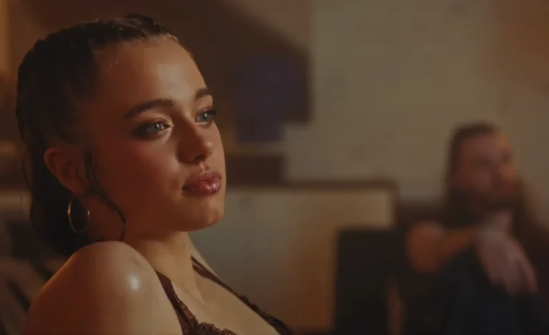 Shiloh Jolie, 19, looks strikingly like mom Angelina