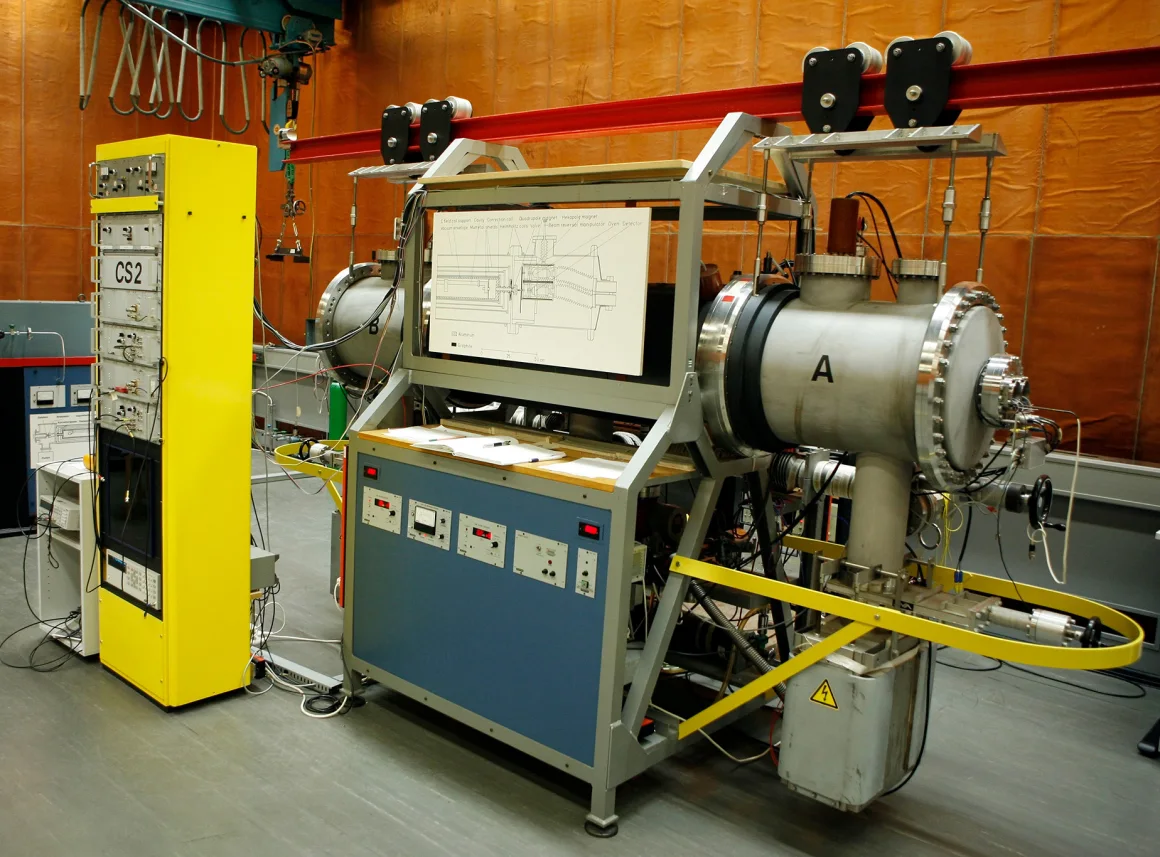 Scientists say we need to send clocks to the Moon soon