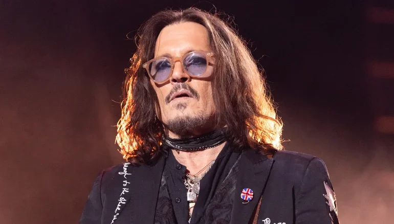 Johnny Depp’s gray hair transformation was far from his signature look