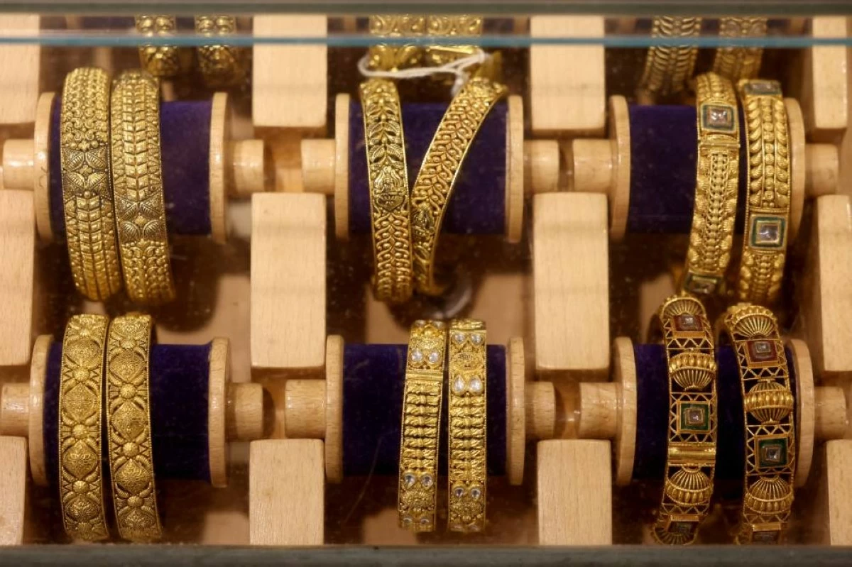 Dubai Gold Falls Again: Time to Buy?